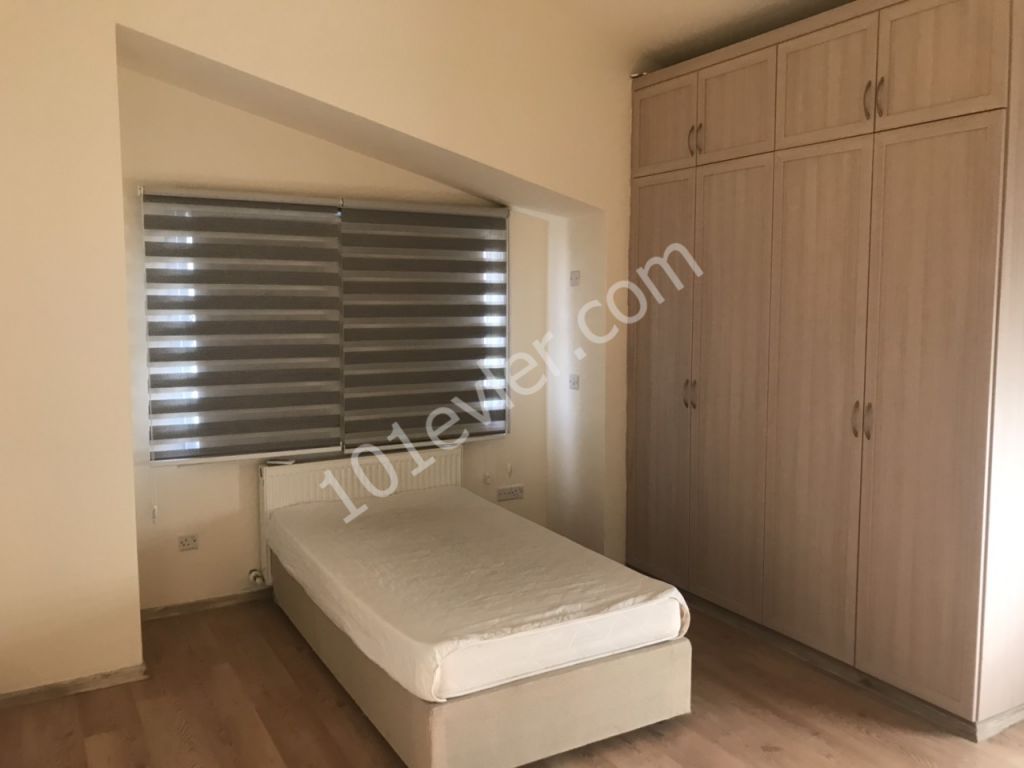 Kermiyada 3+1 180 m2 Eşyalı Ak Ödemeli Kiralık İkiz Müstakil Ev 500 STG