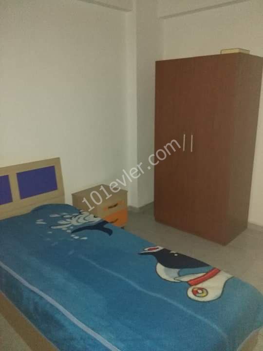 Lefkoşa K.Kaymaklıda 3+1 Zemin Kat Bahçeli Eşyalı 6+6 Aylık Ödemeli Kiralık Daire 2600 TL