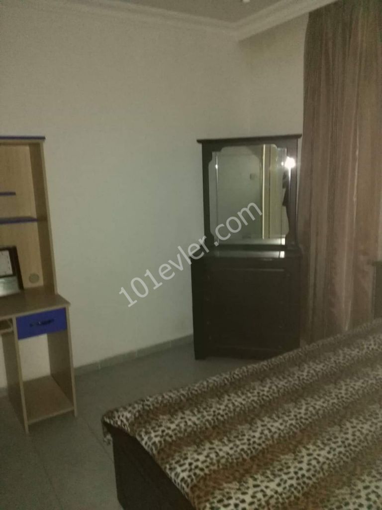 Lefkoşa K.Kaymaklıda 3+1 Zemin Kat Bahçeli Eşyalı 6+6 Aylık Ödemeli Kiralık Daire 2600 TL