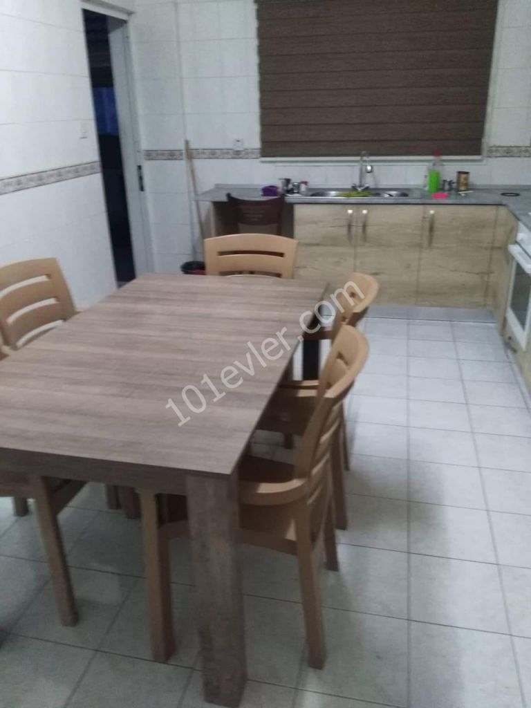 Lefkoşa K.Kaymaklıda 3+1 Zemin Kat Bahçeli Eşyalı 6+6 Aylık Ödemeli Kiralık Daire 2600 TL