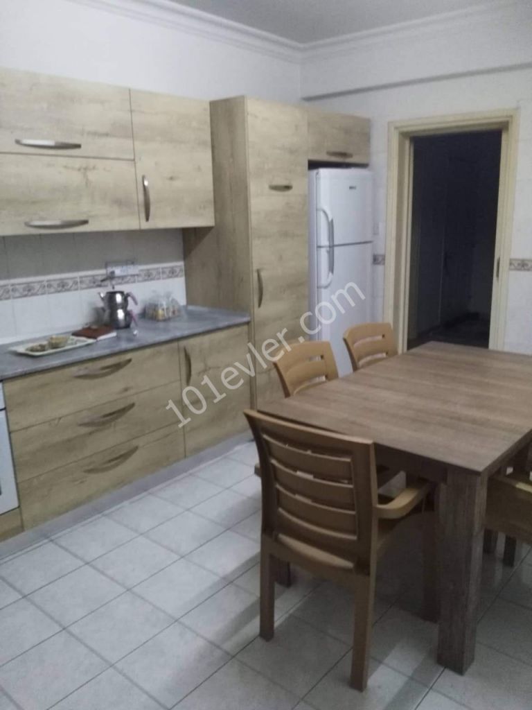 Lefkoşa K.Kaymaklıda 3+1 Zemin Kat Bahçeli Eşyalı 6+6 Aylık Ödemeli Kiralık Daire 2600 TL