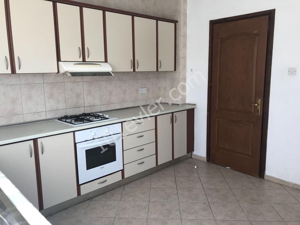 Girne Aslanlı Villa Üstü 2+1 Eşyalı Kiralık Daire 2500 TL