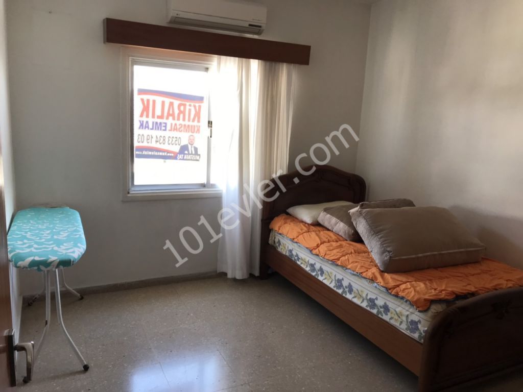 Dereboyunda 3+1 Aylık Ödemeli Ful Eşyalı Kiralık Daire 300 STG  4 katlı binada 3. kat   Asansörlü  300 stg + 2 depozit + 1 hizmet bedeli  danışman:Mustafa Taş 0533 834 19 03 / 0533 880 00 85