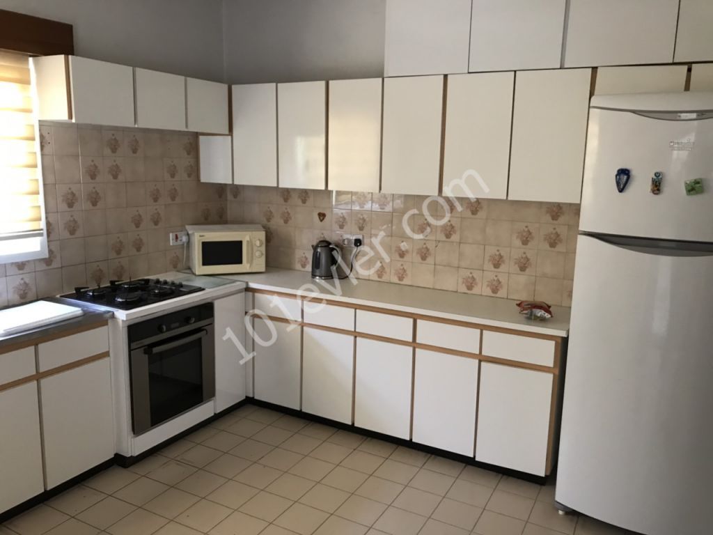 Dereboyunda 3+1 Aylık Ödemeli Ful Eşyalı Kiralık Daire 300 STG  4 katlı binada 3. kat   Asansörlü  300 stg + 2 depozit + 1 hizmet bedeli  danışman:Mustafa Taş 0533 834 19 03 / 0533 880 00 85