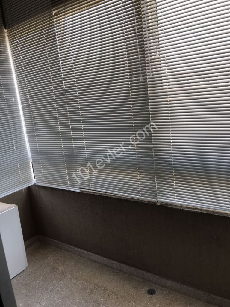 Dereboyunda 3+1 Aylık Ödemeli Ful Eşyalı Kiralık Daire 300 STG  4 katlı binada 3. kat   Asansörlü  300 stg + 2 depozit + 1 hizmet bedeli  danışman:Mustafa Taş 0533 834 19 03 / 0533 880 00 85