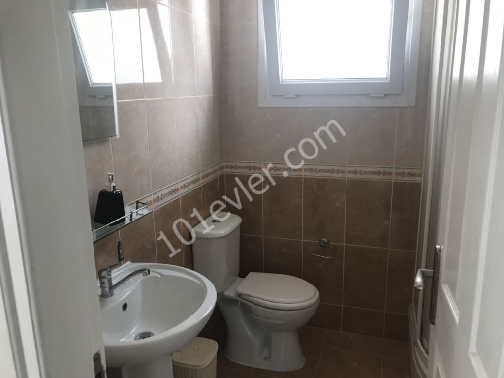 Lefkoşa Gelibolu Bölgesinde 3+1 Eşyalı 6+6 Aylık Ödemeli Kiralık Daire 2300 TL