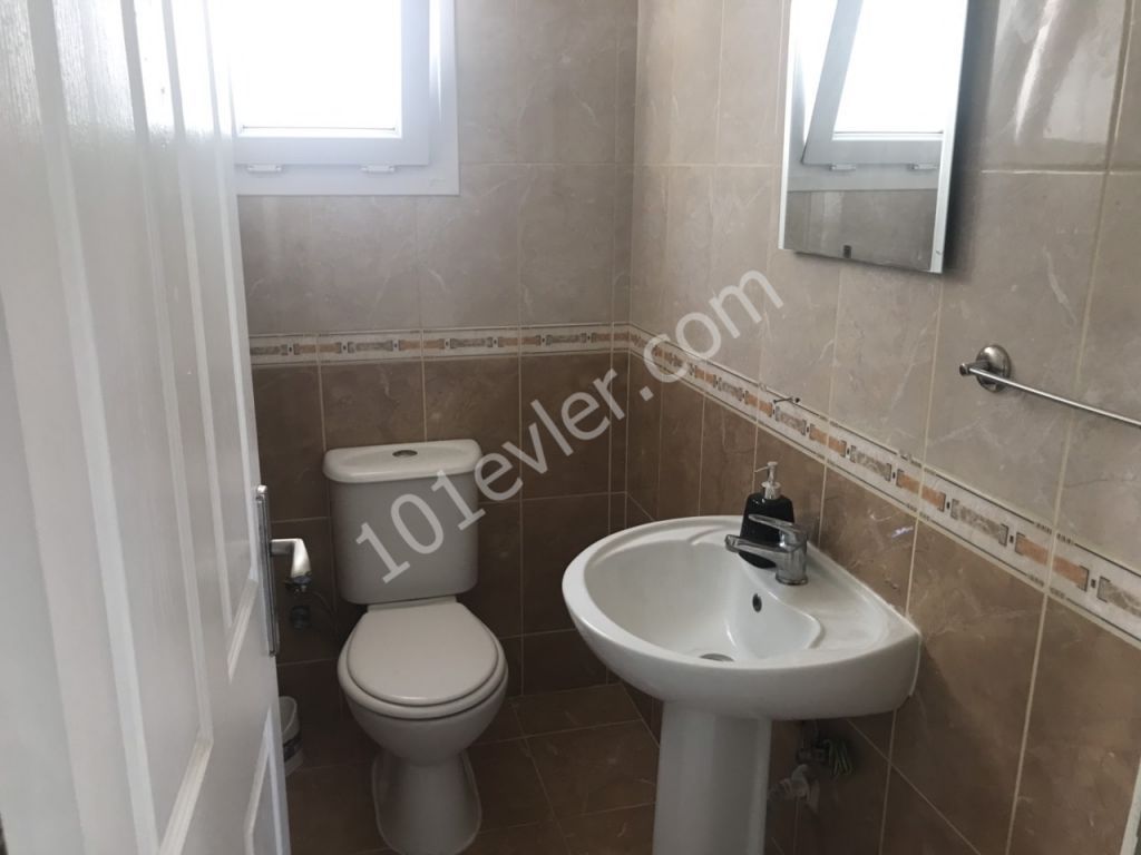 Lefkoşa Gelibolu Bölgesinde 3+1 Eşyalı 6+6 Aylık Ödemeli Kiralık Daire 2300 TL