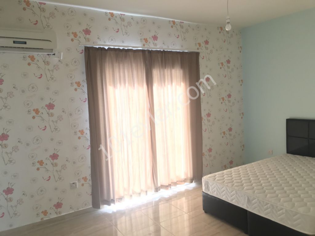 Lefkoşa Gelibolu Bölgesinde 3+1 Eşyalı 6+6 Aylık Ödemeli Kiralık Daire 2300 TL