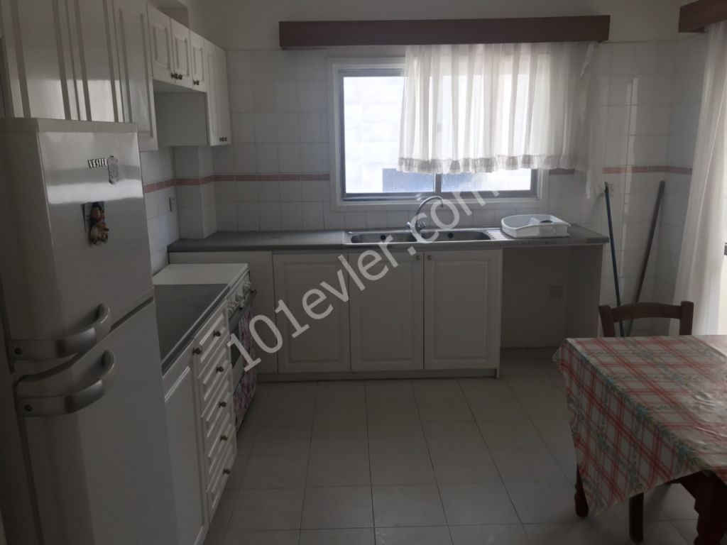 Lefkoşa Köşklüçiftlik'de 3+1 Eşyalı Yıllık Ödemeli Kiralık Daire 350 STG