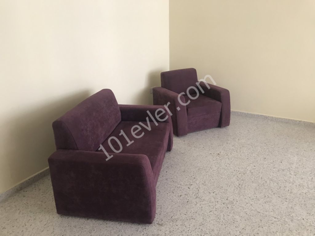 Lefkoşa Köşklüçiftlik'de 3+1 Eşyalı Yıllık Ödemeli Kiralık Daire 350 STG