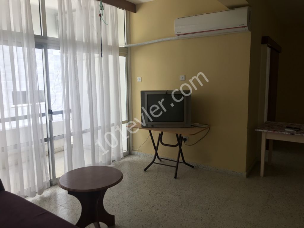 Lefkoşa Köşklüçiftlik'de 3+1 Eşyalı Yıllık Ödemeli Kiralık Daire 350 STG