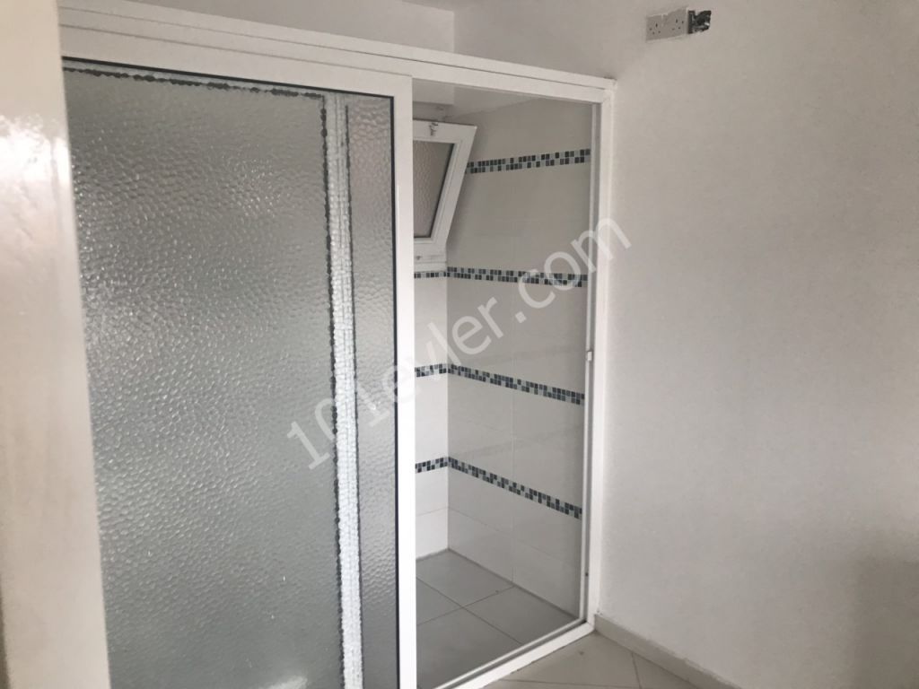 Lefkoşa Köşklüçiftlikde 3+1 Ofis veya İşyeri Olarak Kiralık Daire 400 STG