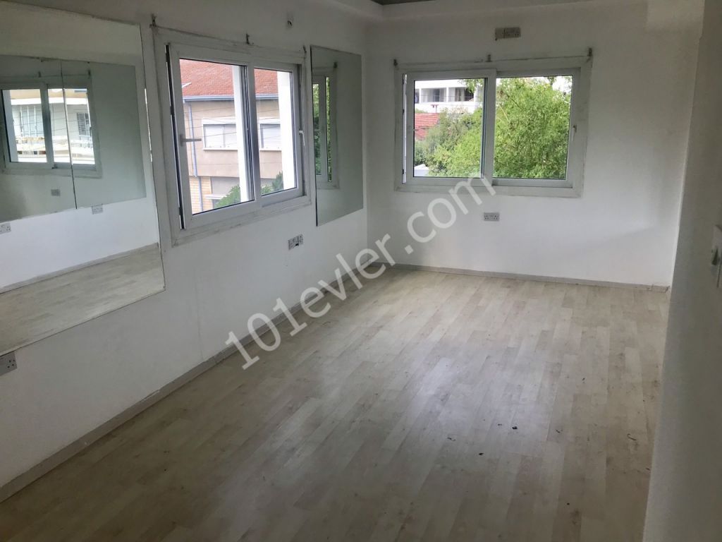 Lefkoşa Köşklüçiftlikde 3+1 Ofis veya İşyeri Olarak Kiralık Daire 400 STG