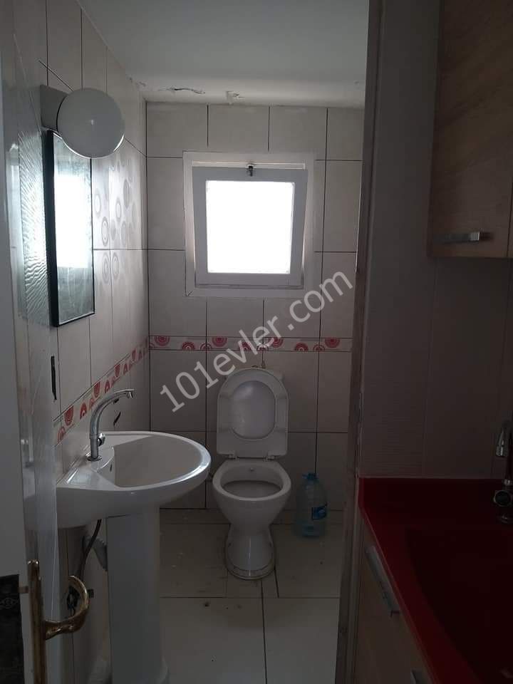 Lefkoşa Göçmenköy'de Kiralık Dükkan 1200 TL