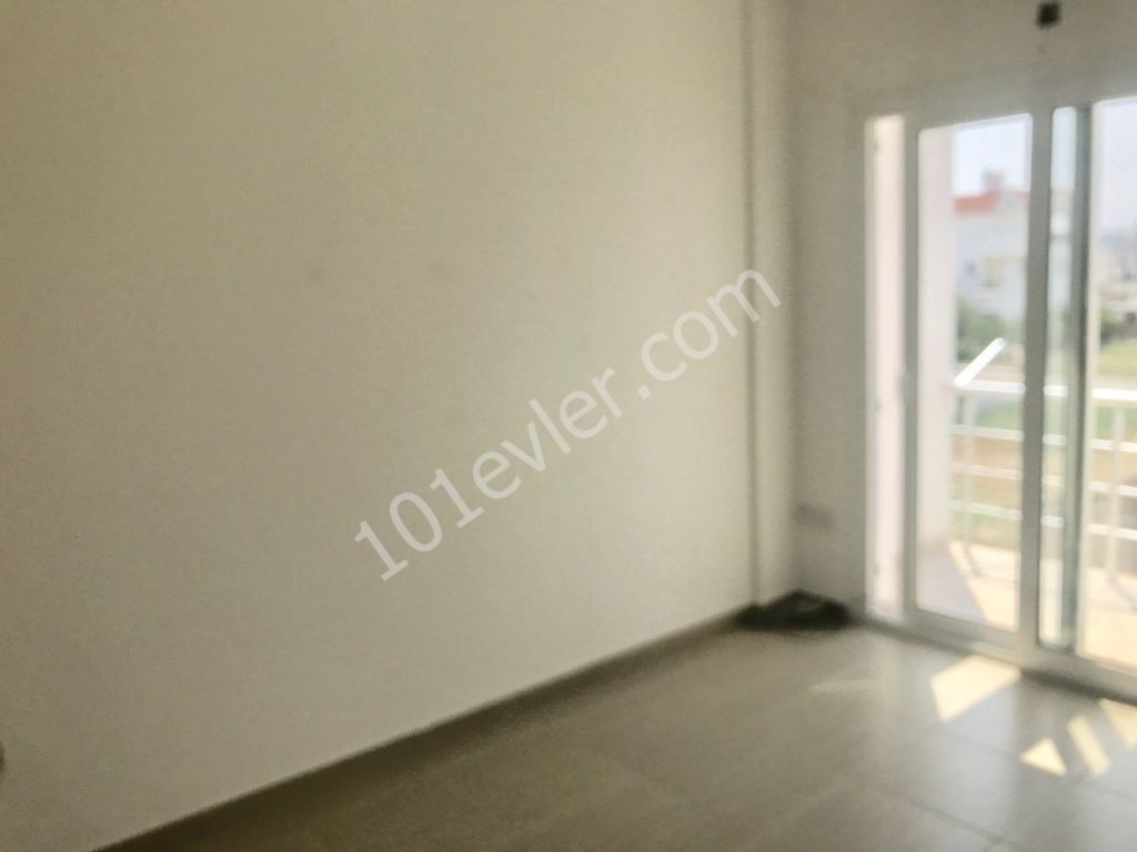 Gönyeli  de 3+1 Eşyasız Aylık Ödemeli Kiralık Daire 1900 TL