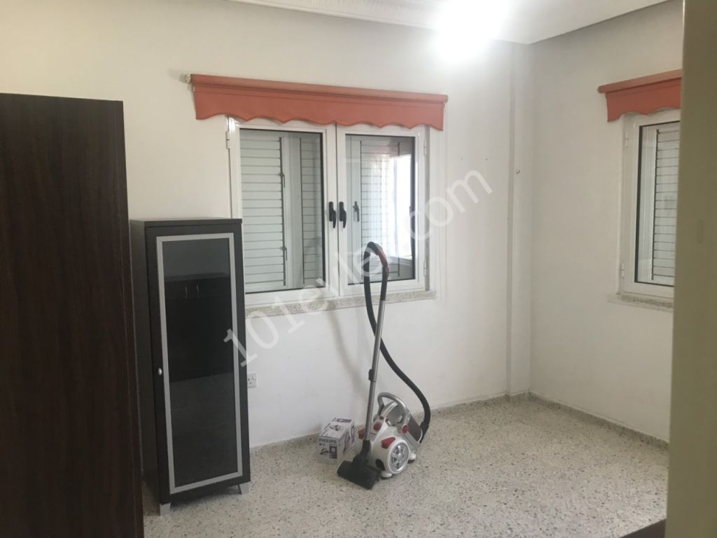 Gönyeli Yenikent'de 3+1 Kiralık Aylık Ödemeli Eşyalı Daire 350 STG