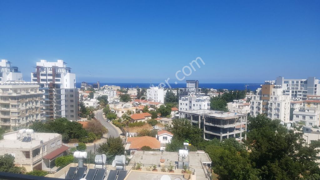 Girne Merkez'de 2+1 Eşyalı Kiralık Daire 400 STG