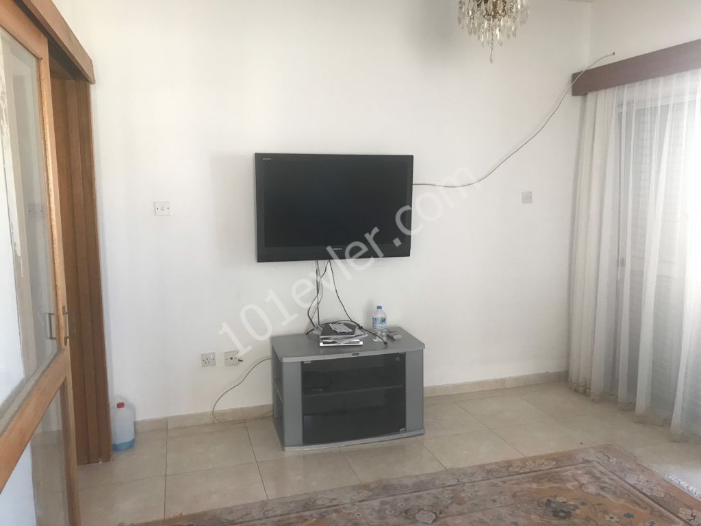 Lefkoşa Göçmenköy'de Eşyalı 3+1 Yıllık Ödemeli Kiralık Daire 2000 TL