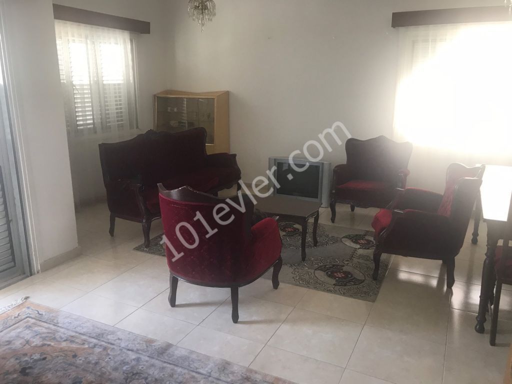 Lefkoşa Göçmenköy'de Eşyalı 3+1 Yıllık Ödemeli Kiralık Daire 2000 TL