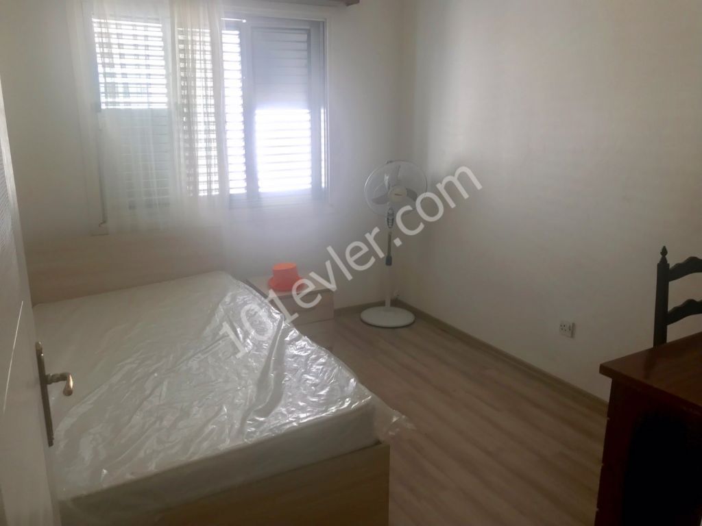 Lefkoşa Göçmenköy'de Eşyalı 3+1 Yıllık Ödemeli Kiralık Daire 2000 TL