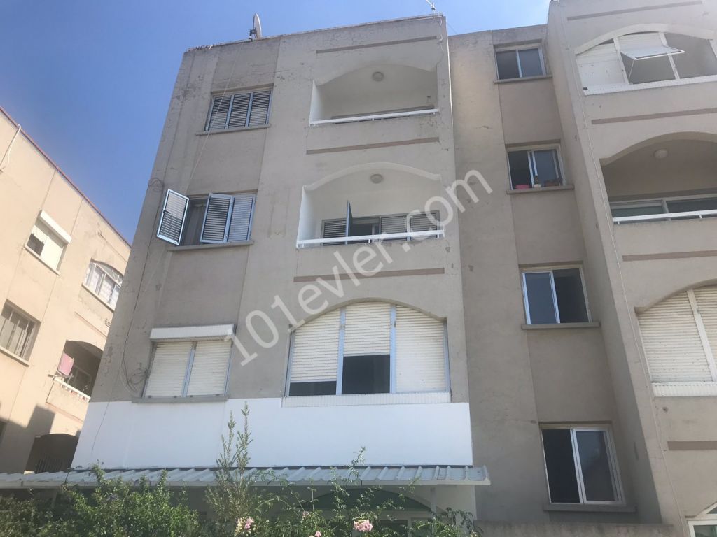 Lefkoşa Göçmenköy'de Eşyalı 3+1 Yıllık Ödemeli Kiralık Daire 2000 TL