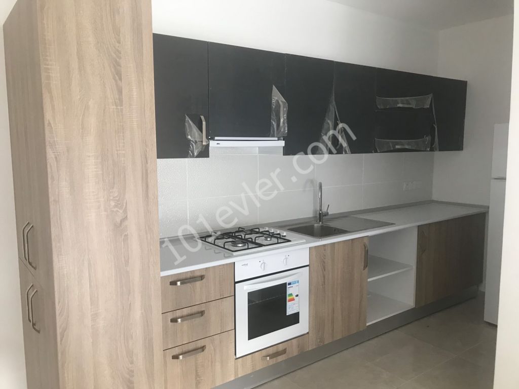 Lefkoşa Küçükkaymaklı'da Yeni Eşyalı Zemin Kat 2+1 Yıllık Ödemeli Kiralık Daire 2300 TL