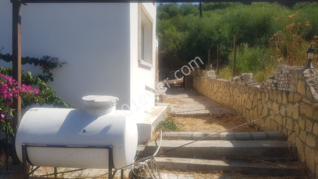 Girne Alsancak'da 3+1 Satılık Villa 220000 STG