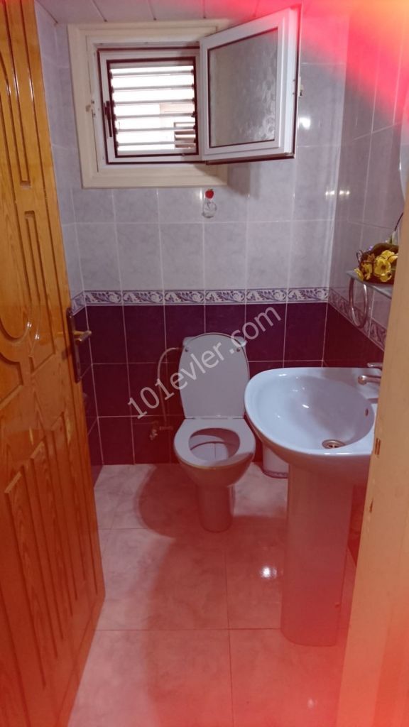 Lefkoşa Gönyeli'de 3+1 Eşyalı Aylık Ödemeli Zemin Kat Kiralık Daire 2500 TL