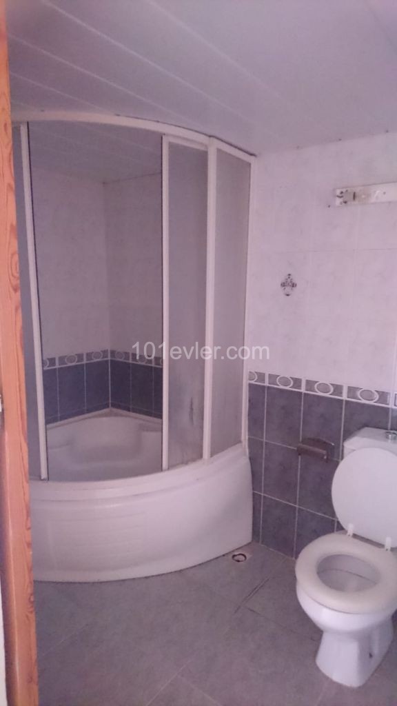 Lefkoşa Gönyeli'de 3+1 Eşyalı Aylık Ödemeli Zemin Kat Kiralık Daire 2500 TL