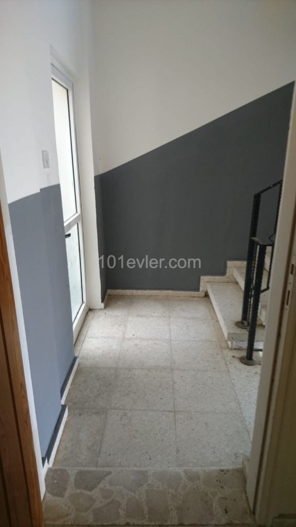 Lefkoşa Gönyeli'de 3+1 Eşyalı Aylık Ödemeli Zemin Kat Kiralık Daire 2500 TL