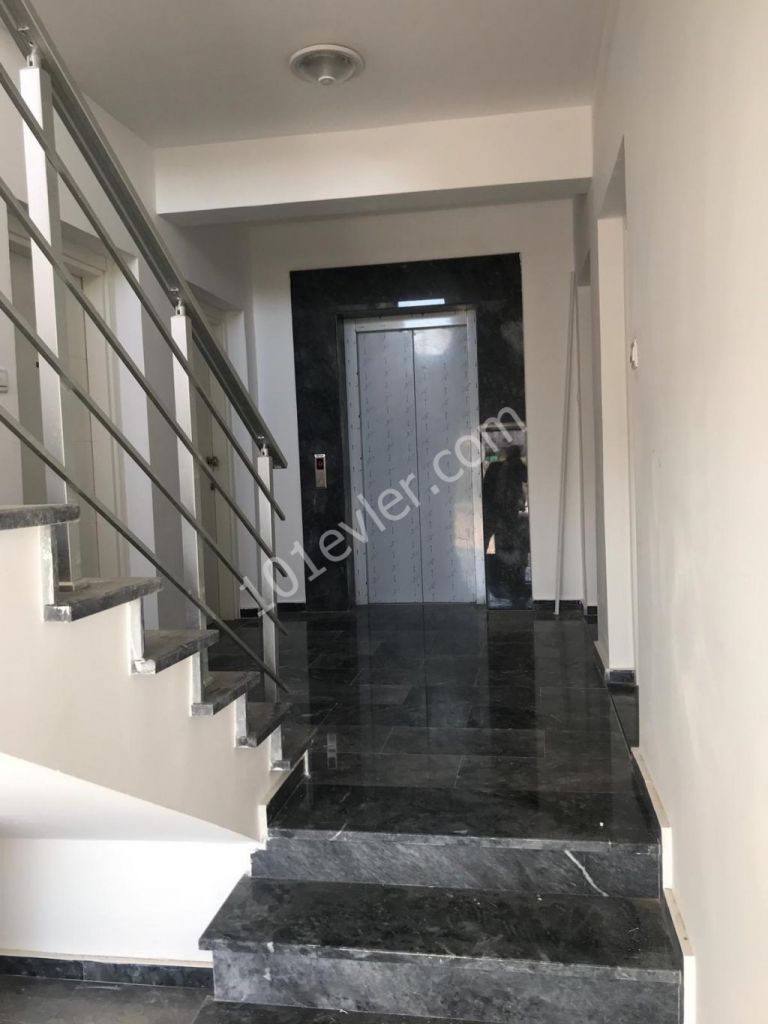 Lefkoşa Kızılbaş'da 2+1 Eşyalı Yıllık Ödemeli Kiralık Zemin Kat Daire 2250 TL