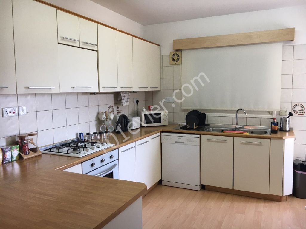 Lefkoşa Köşklüçiftlik'de 3+1 Eşyalı Kiralık 6+6 Aylık Ödemeli Kiralık Daire 600 STG