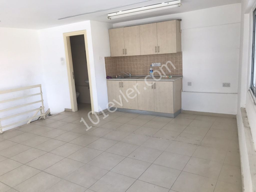 Lefkoşa Yenişehir'de Sende Katlı Aylık Ödemeli Kiralık İşyeri 3500 TL