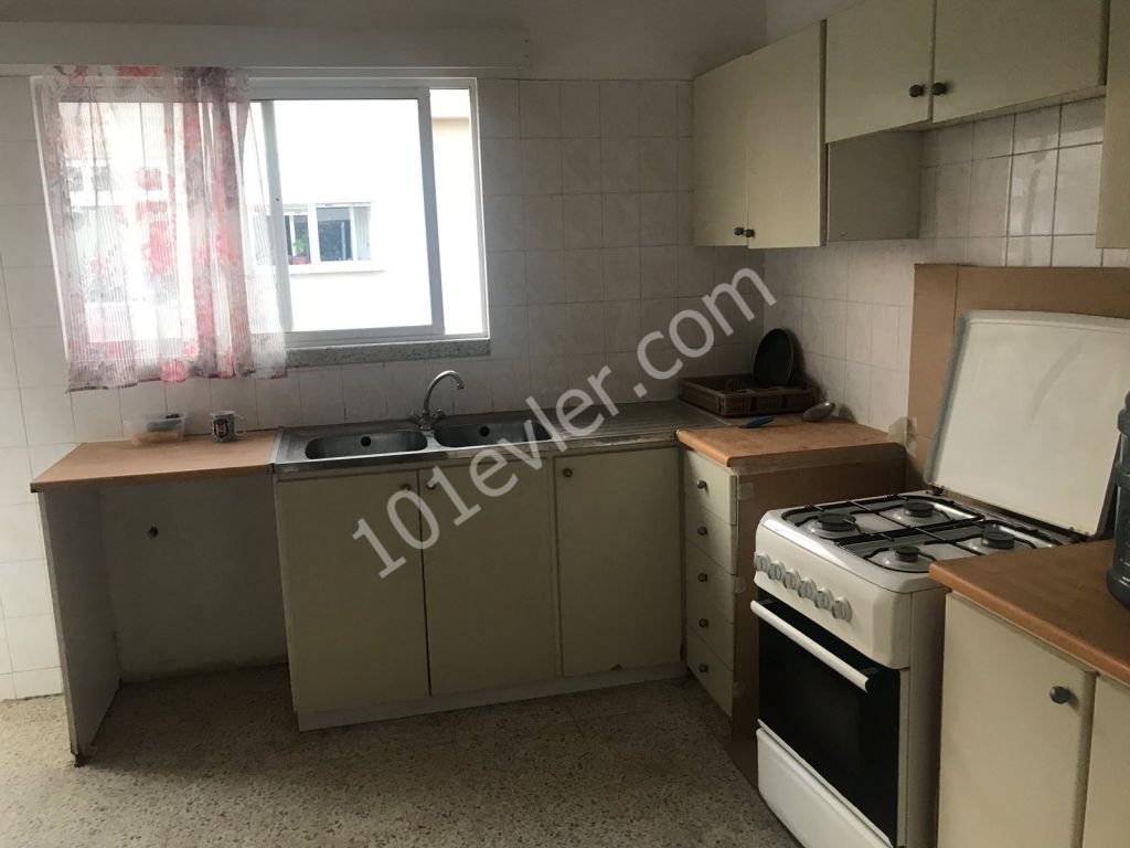 Lefkoşa Yenikent'de 3+1 Eşyalı 6+6 Aylık Ödemeli Kiralık Daire 2000 TL