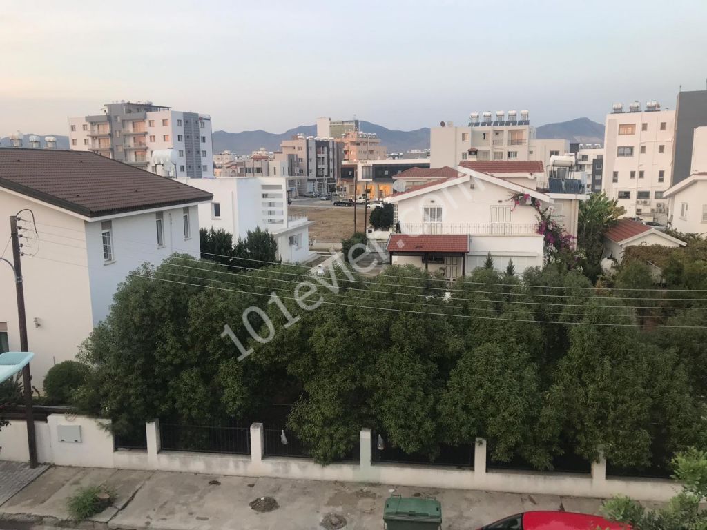 Lefkoşa Yenikent'de 3+1 Eşyalı 6+6 Aylık Ödemeli Kiralık Daire 2000 TL