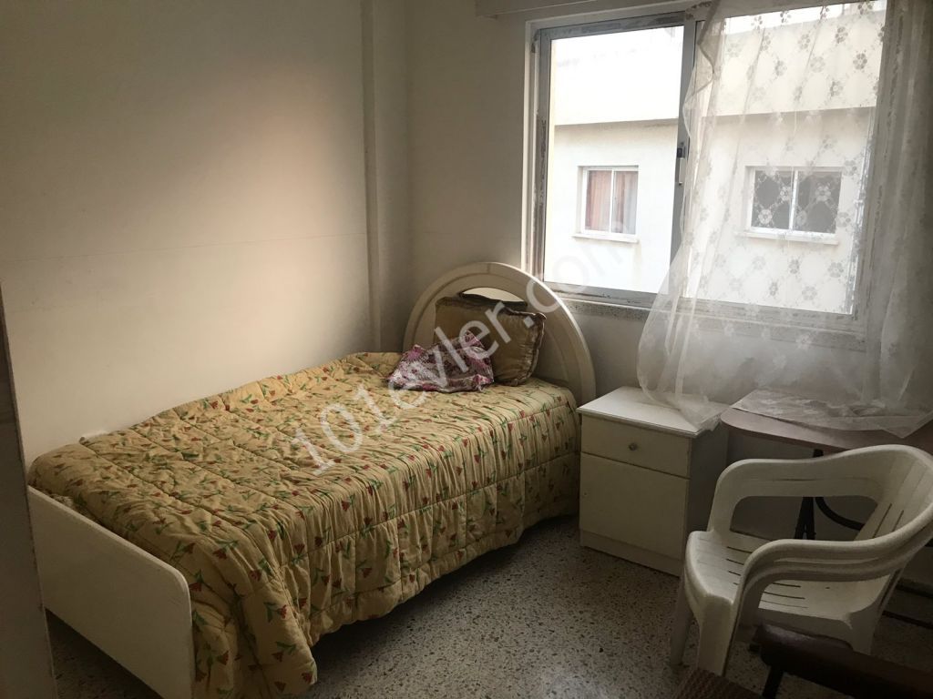 Lefkoşa Yenikent'de 3+1 Eşyalı 6+6 Aylık Ödemeli Kiralık Daire 2000 TL