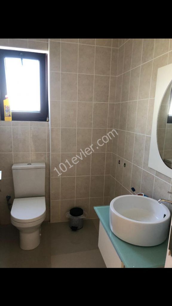 Girne Esentepe'de 3+1 Eşyalı Kiralık Zemin Kat Daire 2800 TL