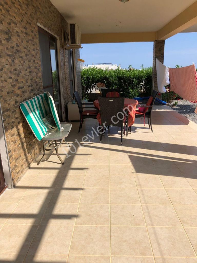 Girne Esentepe'de 3+1 Eşyalı Kiralık Zemin Kat Daire 2800 TL