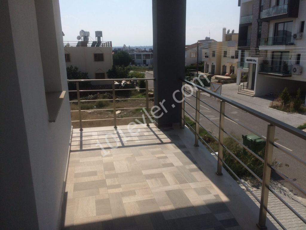 Lefkoşa Yenikent'de 2+1 Yeni Eşyasız Yıllık Ödemeli Kiralık Daire 300 STG