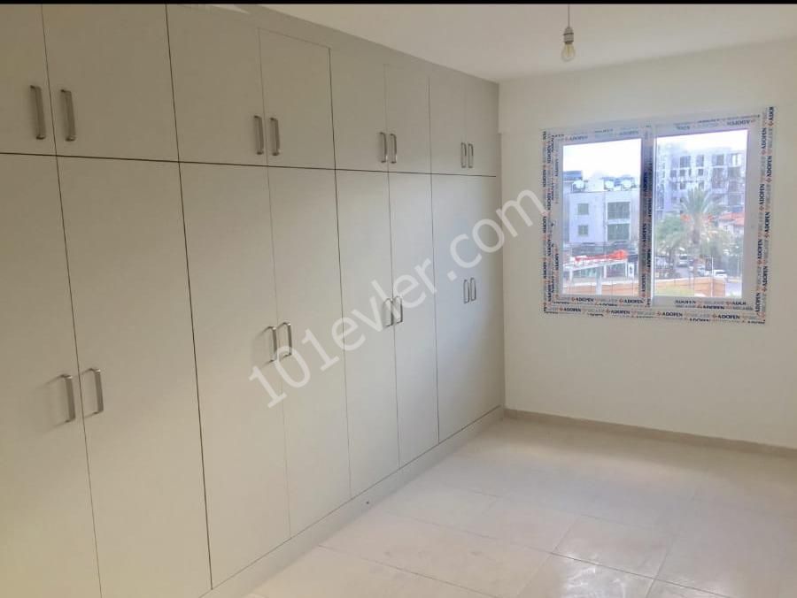 Girne Merkez'de 3+1 Eşyasız Kiralık Daire 2750 TL