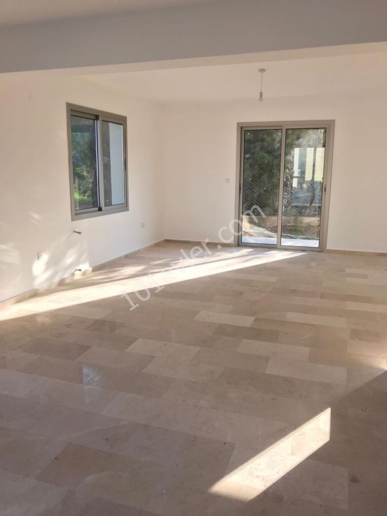 Girne Alsancak'da 4+1 Satılık Villa 235000 STG