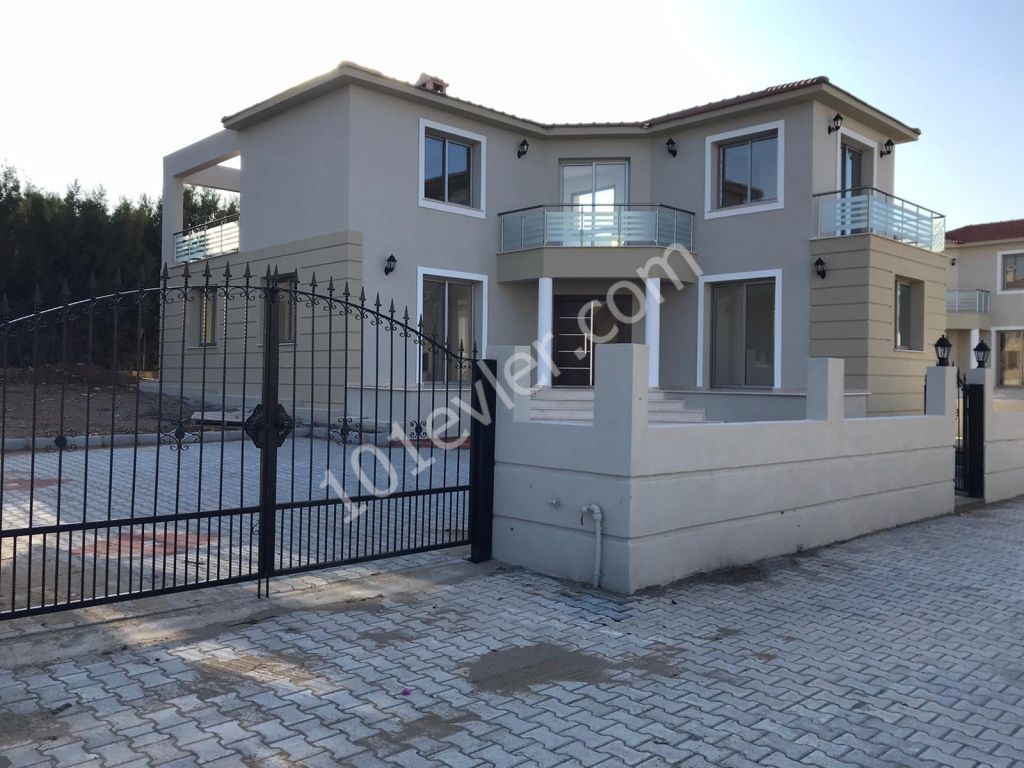 Girne Alsancak'da 4+1 Satılık Villa 235000 STG
