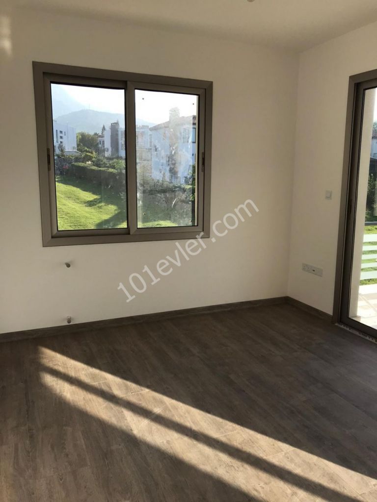 Girne Alsancak'da 4+1 Satılık Villa 235000 STG