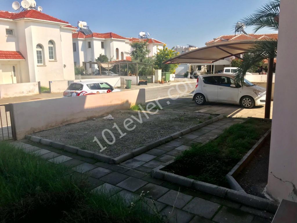 Lefkoşa Dumlupınar'da 3+1 Eşyalı 6+6 Aylık Ödemeli Öğrenciye Kiralık İkiz Müstakil Kiralık Ev 2600 TL