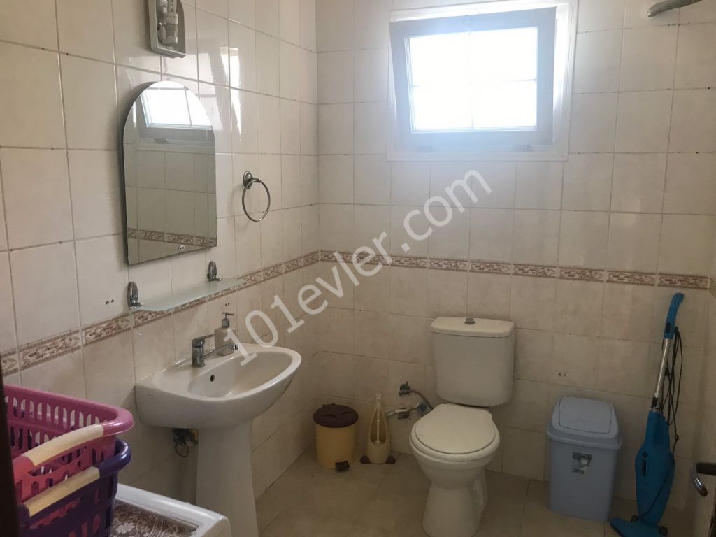 Lefkoşa Dumlupınar'da 3+1 Eşyalı 6+6 Aylık Ödemeli Öğrenciye Kiralık İkiz Müstakil Kiralık Ev 2600 TL