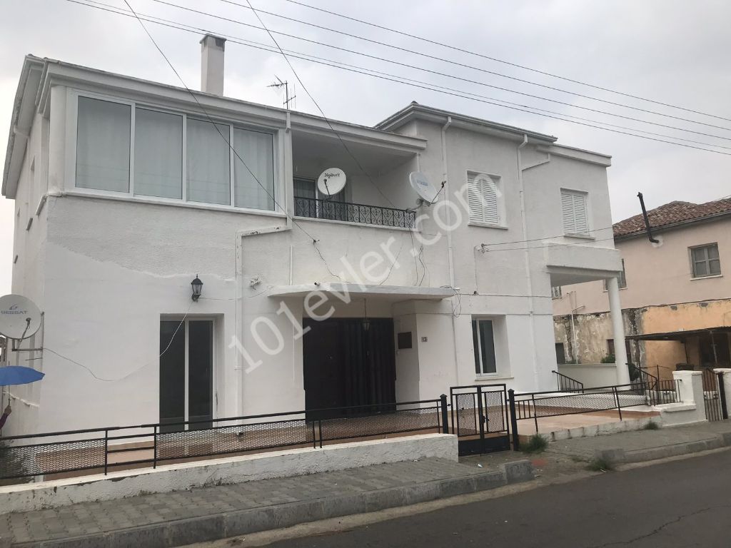 Lefkoşa Çağlayan Bölgesinde 3+1 Zemin Kat Eşyasız Aylık Ödemeli Kiralık Daire 2200 TL