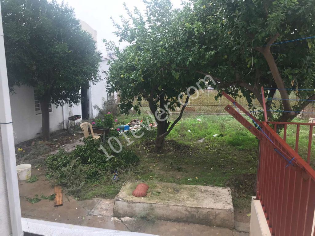 Lefkoşa Çağlayan Bölgesinde 3+1 Zemin Kat Eşyasız Aylık Ödemeli Kiralık Daire 2200 TL