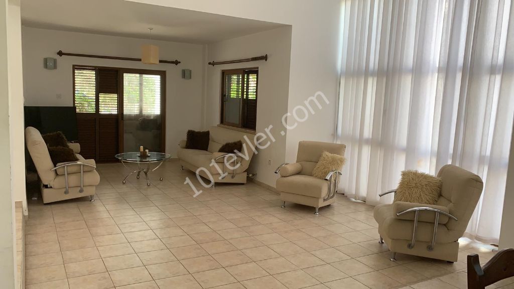 Girne Çatalköyde 3+1 Kiralık Villa 650 STG