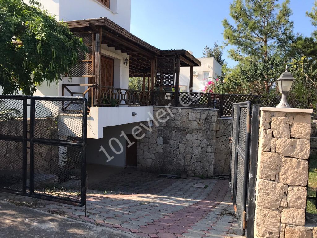 Girne Çatalköyde 3+1 Kiralık Villa 600 STG