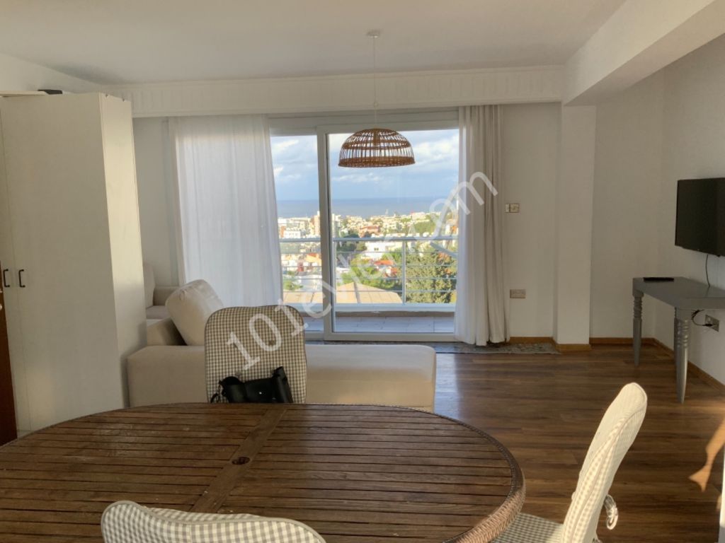 Girne Merkez'de 1+1 Eşyalı Kiralık Penthouse 2800 TL